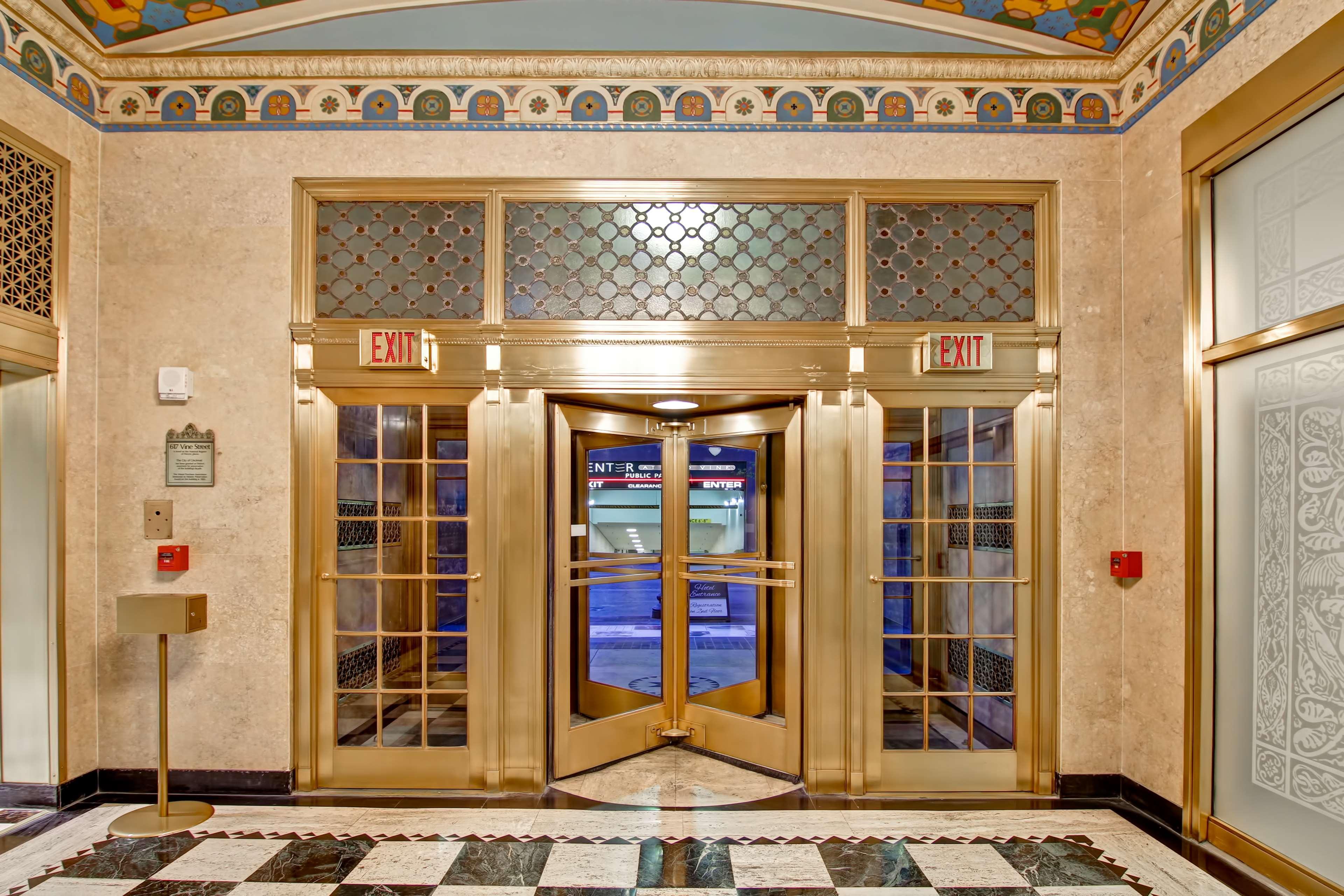 Hampton Inn And Suites Cincinnati - Downtown Esterno foto